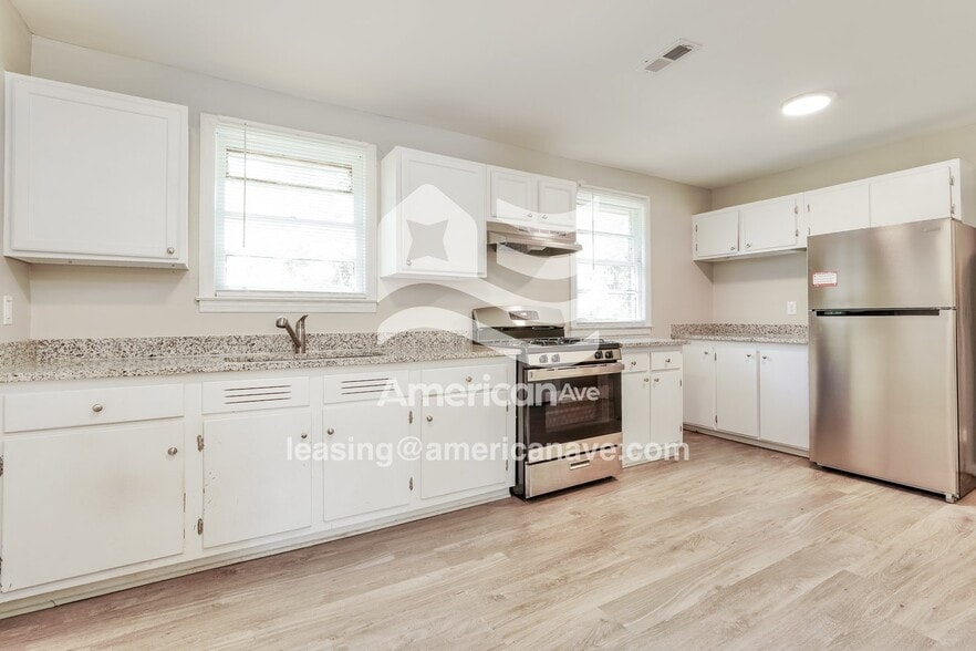 Building Photo - 1715 Cornell Dr