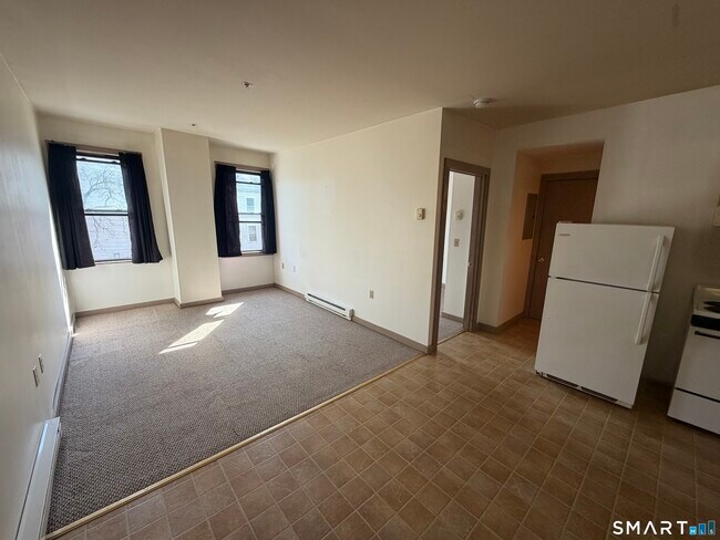 Building Photo - 277 N Main St