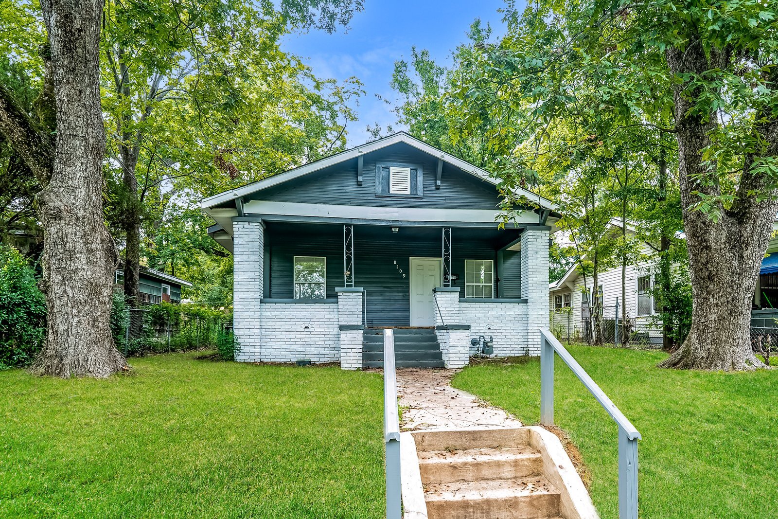 Building Photo - 8109 1st Ave S