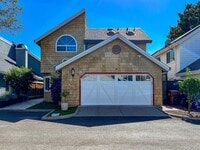 Building Photo - Beautifully Updated 3-Bedroom Home + Bonus Room with Private Backyard Retreat