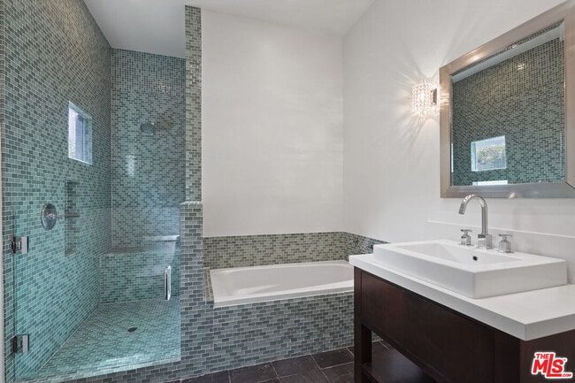 Building Photo - 458 N La Jolla Ave