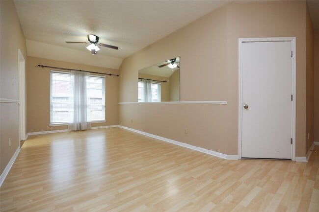 Building Photo - 22815 Red River Dr