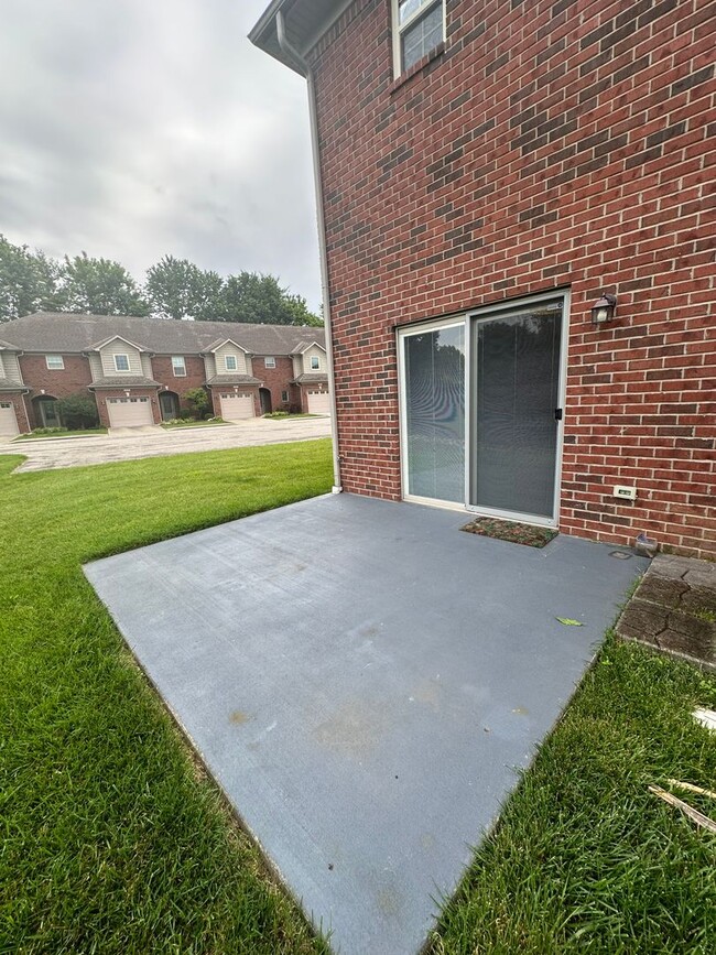 Building Photo - New Albany Townhome - 3BR/2.5BA w/Garage f...