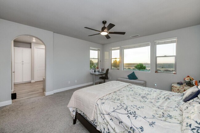 Building Photo - Copper River Canvas on the Bluffs! 4B/3BA ...