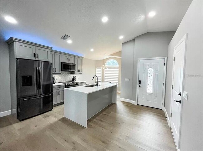 Building Photo - 18505 3rd Ave