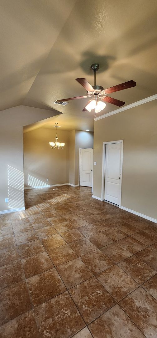 Building Photo - Beautiful 3 Bed, 2 Bath Duplex in Clear Cr...