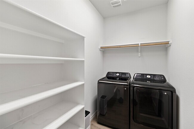 Building Photo - 1922 Cartwright St