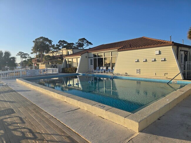 Building Photo - 308 Miracle Strip Pkwy SW