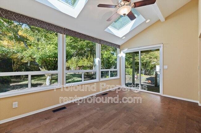 Building Photo - 9045 SW Pinto Ct
