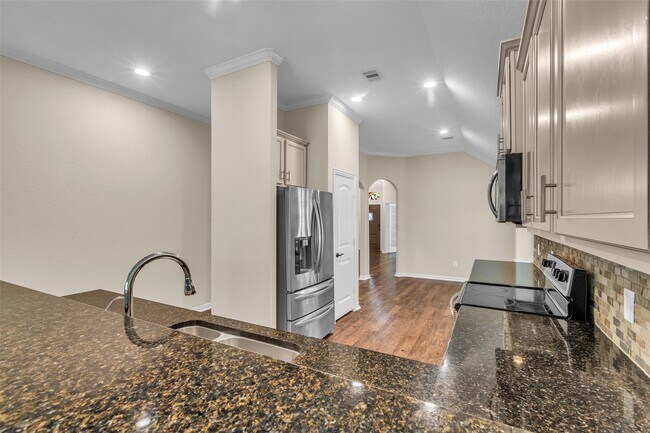 Building Photo - 9023 S Comanche Cir