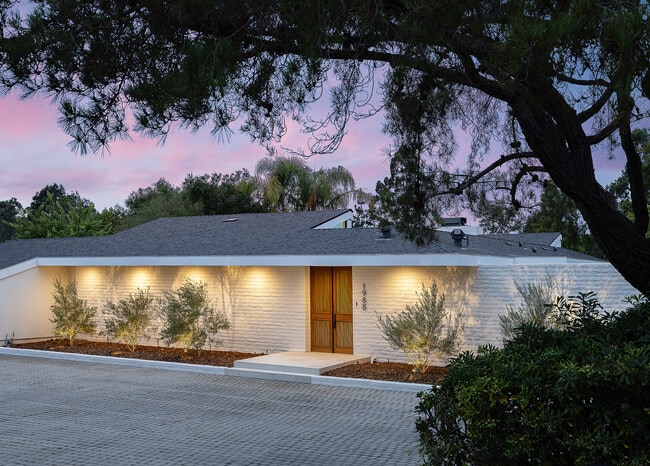 Building Photo - 1988 Inverness Ln