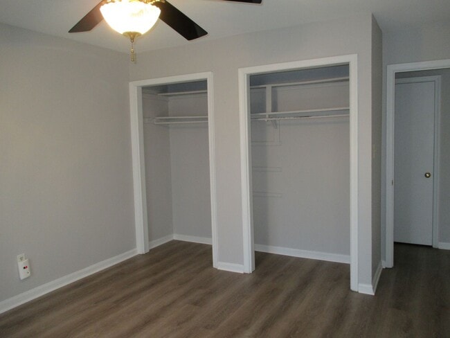 Building Photo - One Bedroom Condo in Cardinal Forest, Springfield