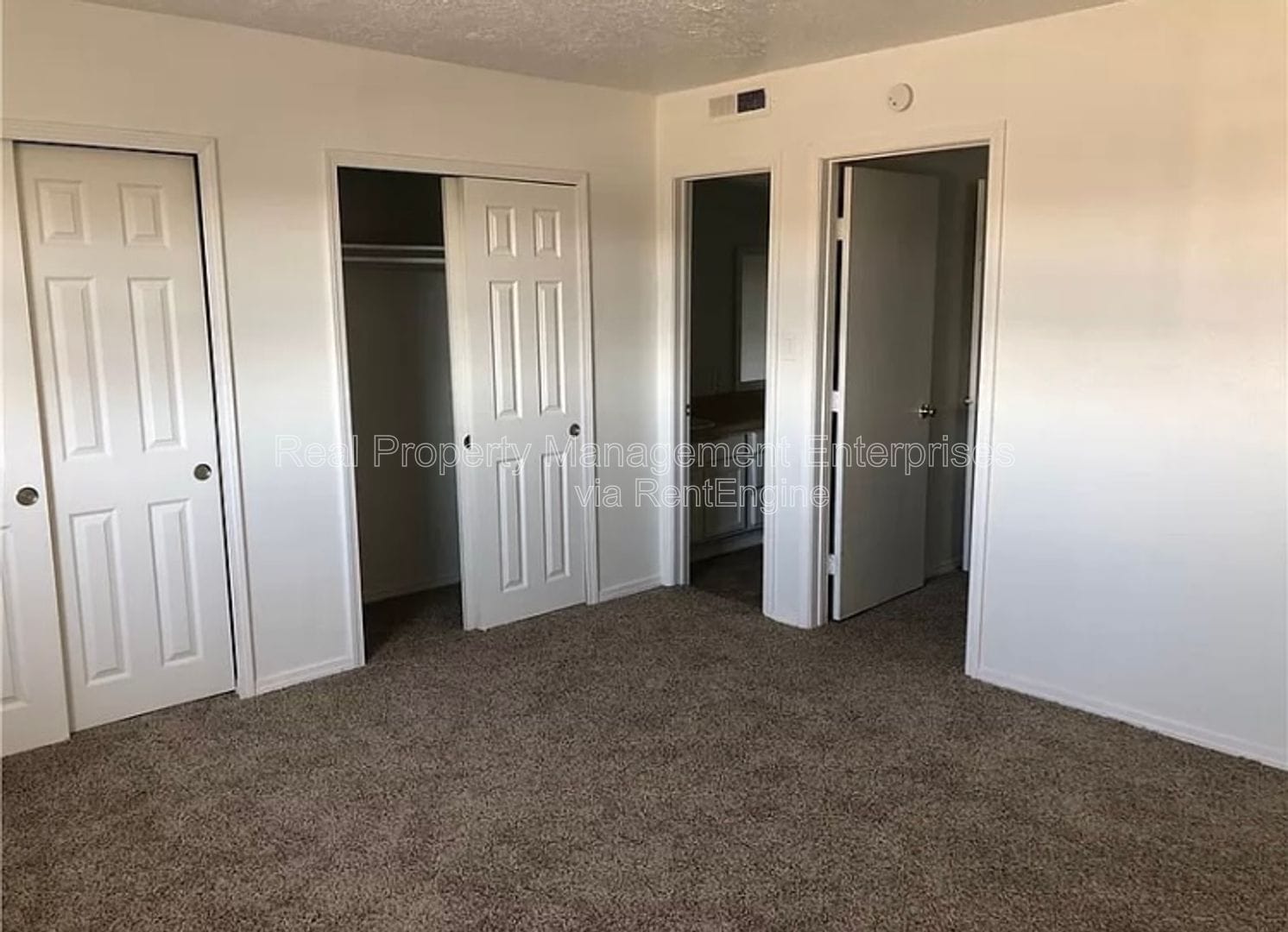 Building Photo - 1705 Beaumont Dr