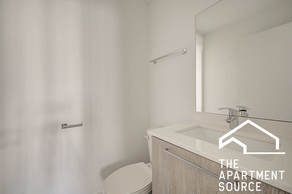 Building Photo - 7521 N Sheridan Rd