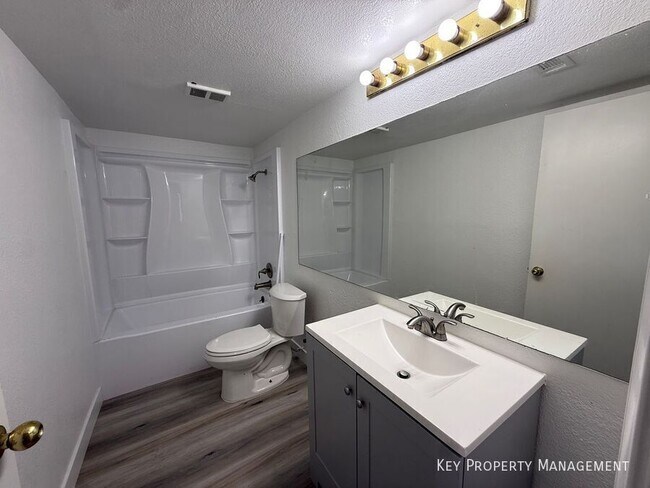 Building Photo - 2980 Juniper Hills Blvd