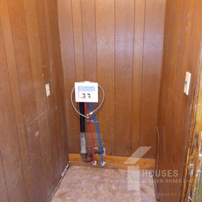 Building Photo - 714 Farley Ave