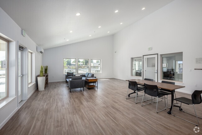 Community Room - Rancho Colus