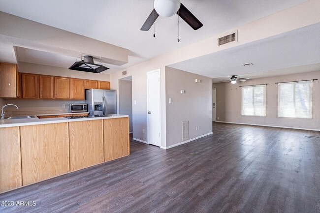 Building Photo - 6526 S McAllister Ave