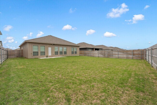 Building Photo - 7445 Gdn Gln Dr