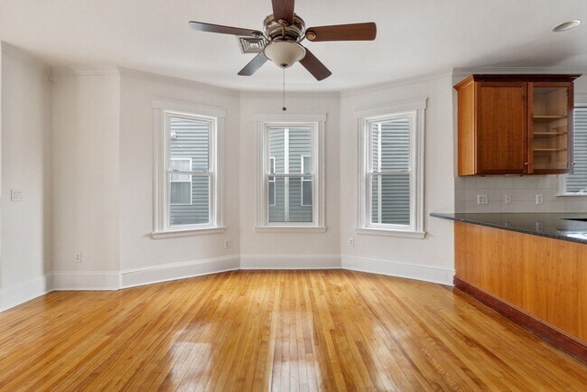 Building Photo - 114 Trowbridge St