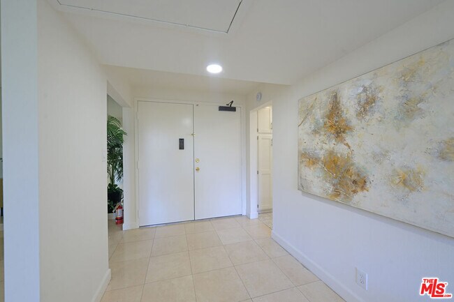 Building Photo - 10535 Wilshire Blvd