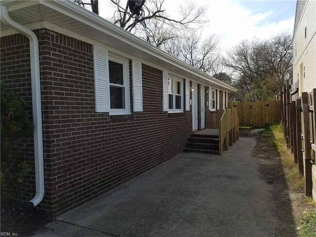 Building Photo - 8021 Ransom Rd
