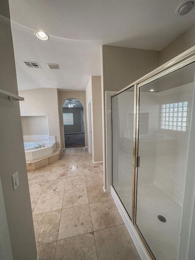 Building Photo - IMMACULATE REMODLED 2 STORY HOME IN HENDER...