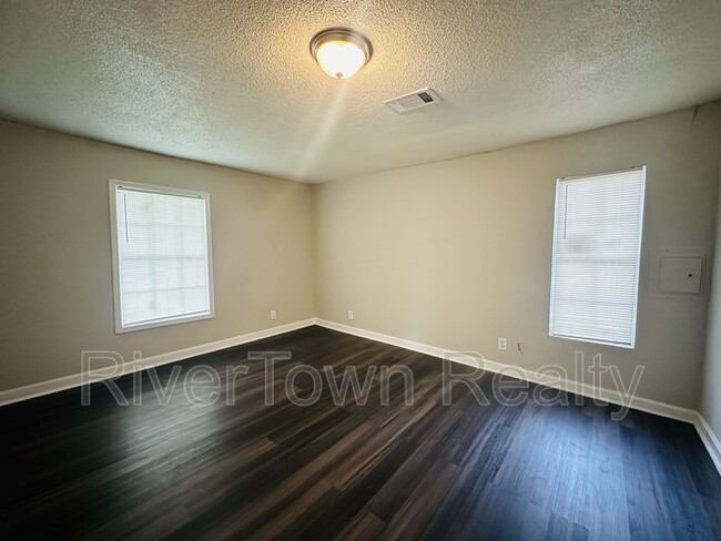 Building Photo - 677 Buntyn St
