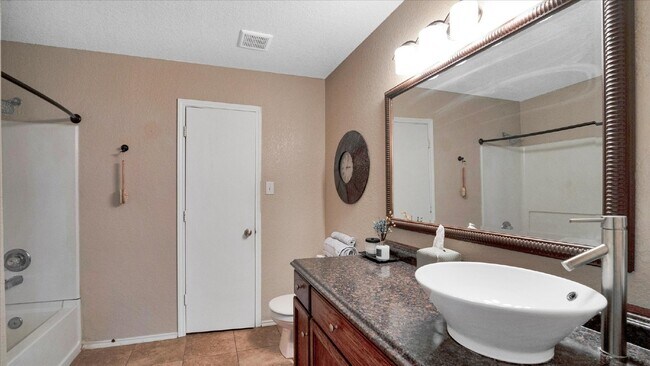 Building Photo - "Charming 3-Bedroom Home with 2 Full Baths in New Braunfels – 1,425 Sq Ft of Comfort on Cherokee ...