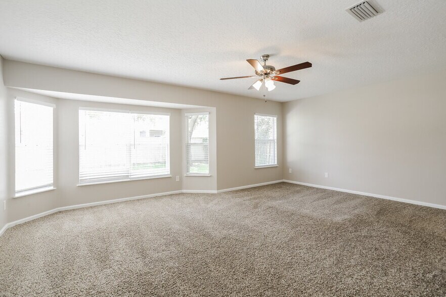 Building Photo - 7109 Beekman Lake Dr