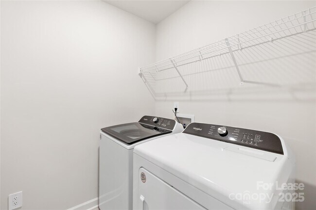 Building Photo - 4117 Smt Wds Dr