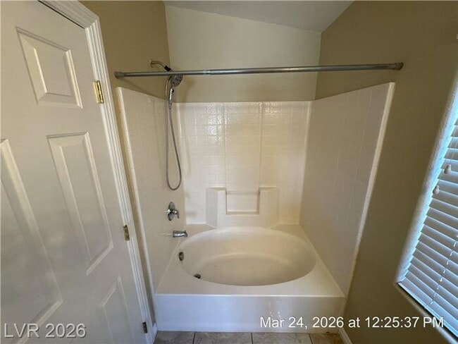 Building Photo - Gated Community with the perfect mix of style, location, and amenities!