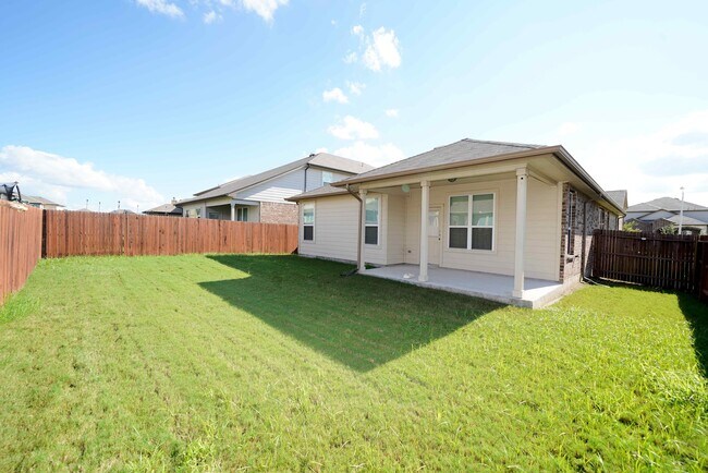 Building Photo - Immaculate rental now available in coveted...