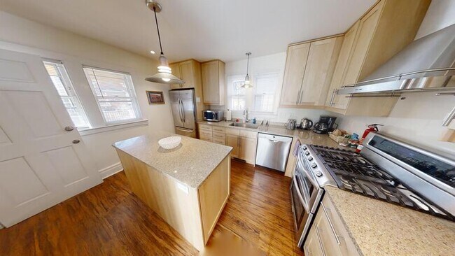 Building Photo - 618 S Ashley St