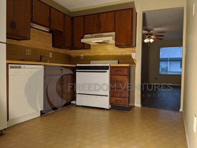 Building Photo - 2300 Grayson Valley Dr