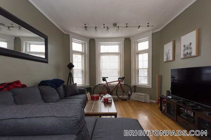 Building Photo - 1874 Commonwealth Ave