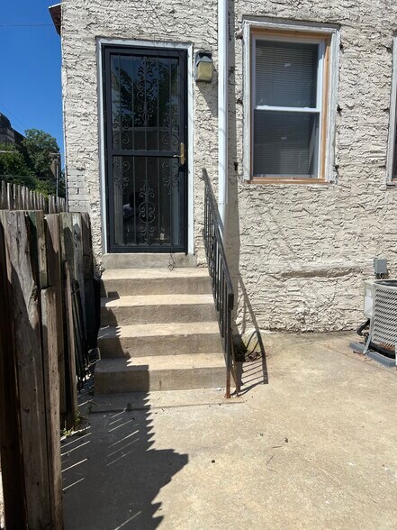 Building Photo - 801 N Preston St