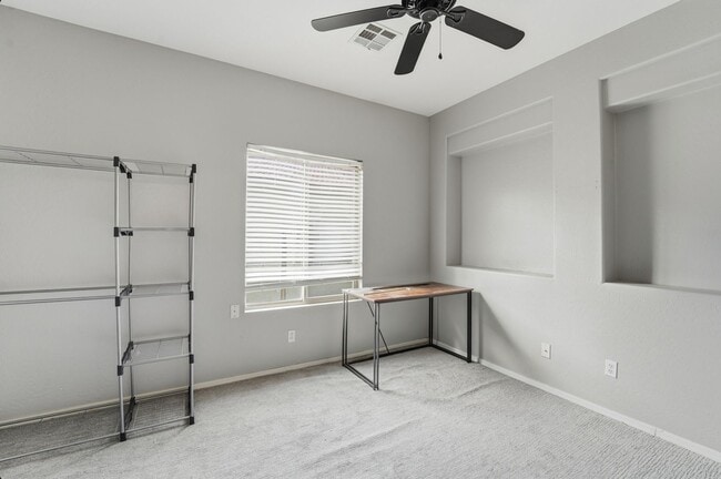 Building Photo - Bright 3-Bed Townhouse in Quiet Gated Community Near ASU