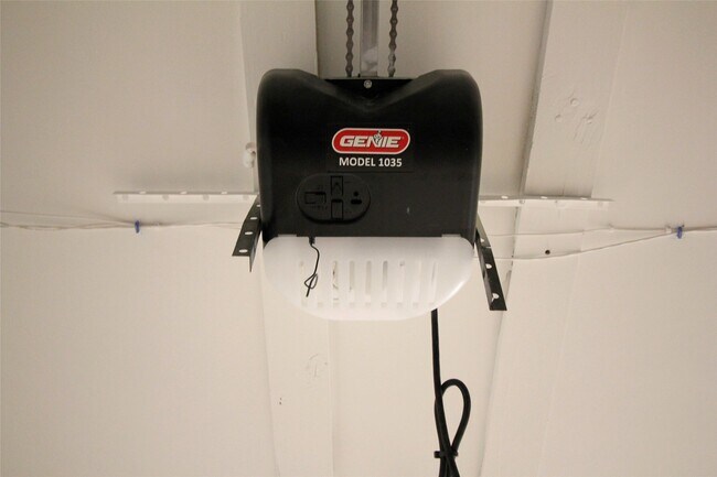 Building Photo - 20074 Crazy Horse Cir