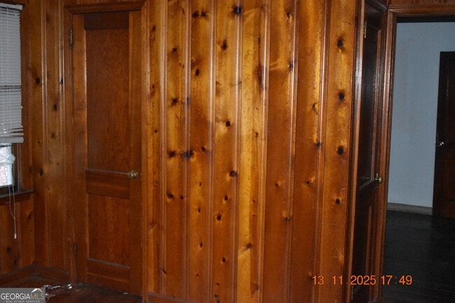 Building Photo - 3189 Somerset Dr