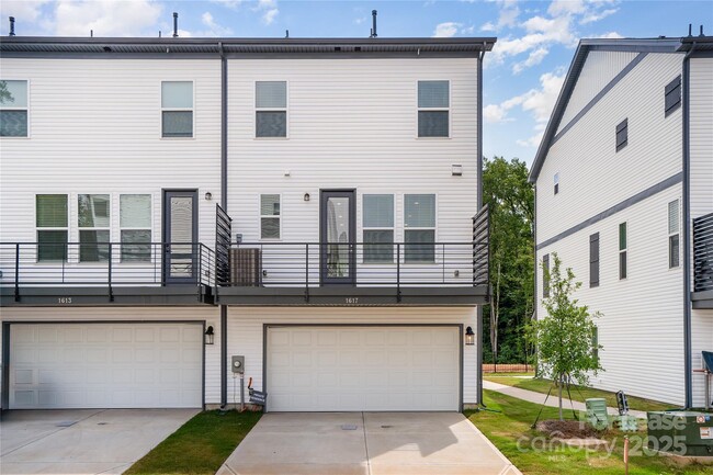 Building Photo - 1617 Blanche St