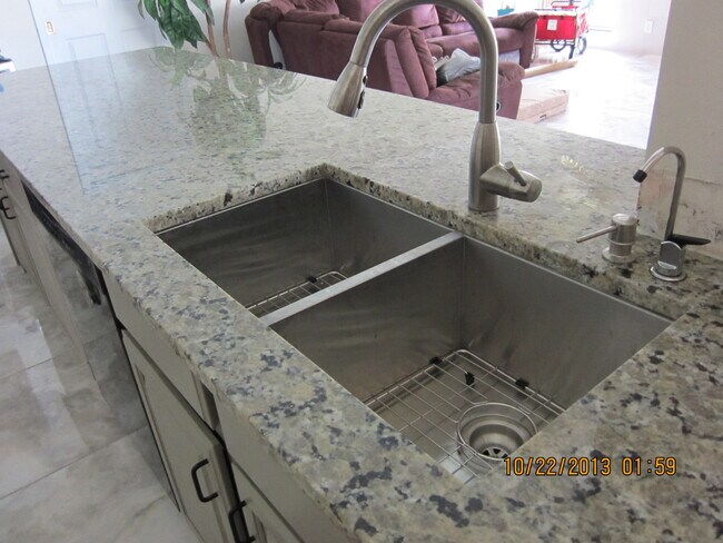 Building Photo - 6325 Winding Lake Dr