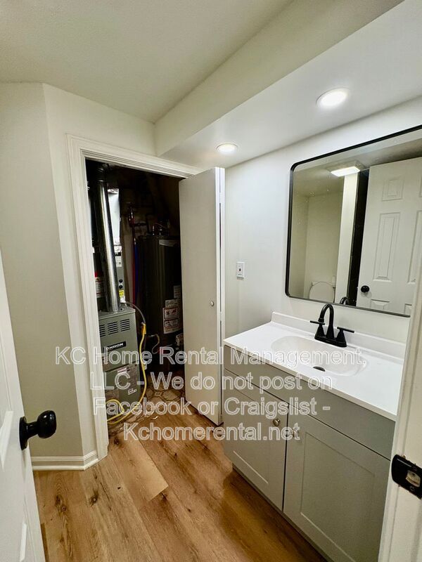 Building Photo - 307 E Main St