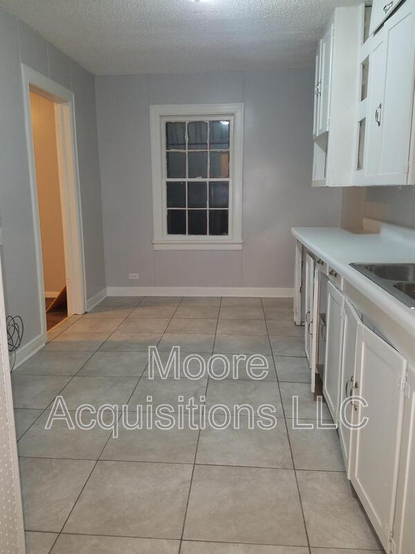 Building Photo - 221 Leonard Dr