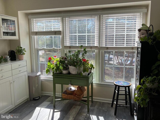 Building Photo - 37 Carriage House Cir