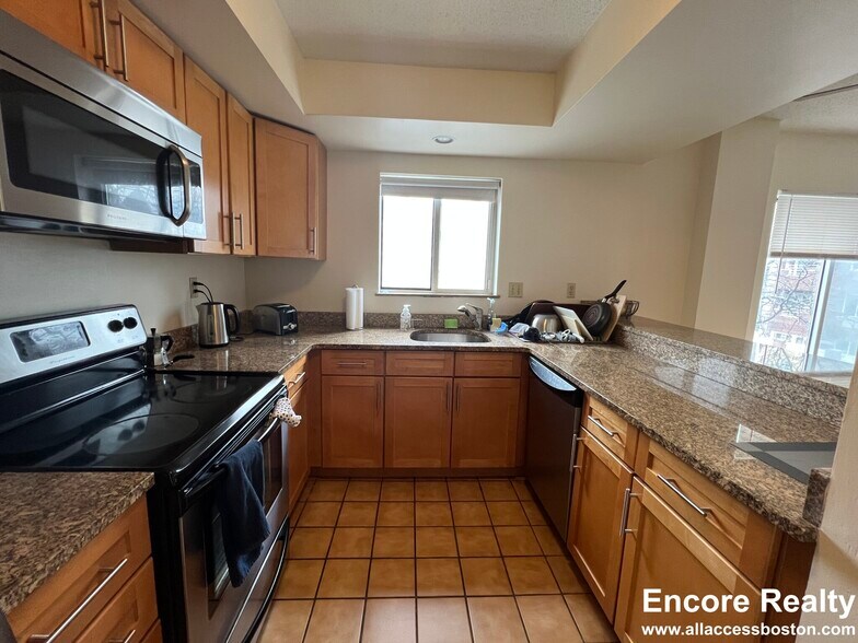 Building Photo - 32 Soden St