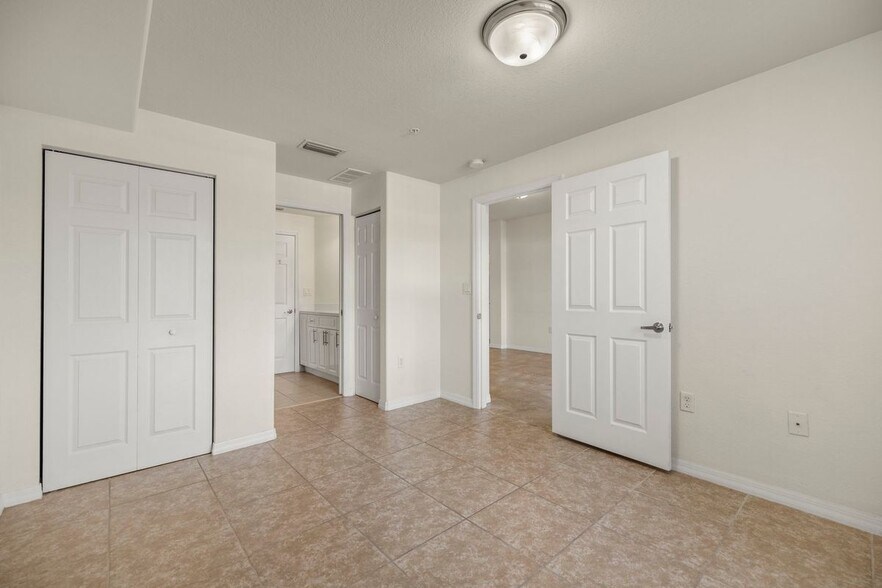 Building Photo - 13150 Bella Casa Cir