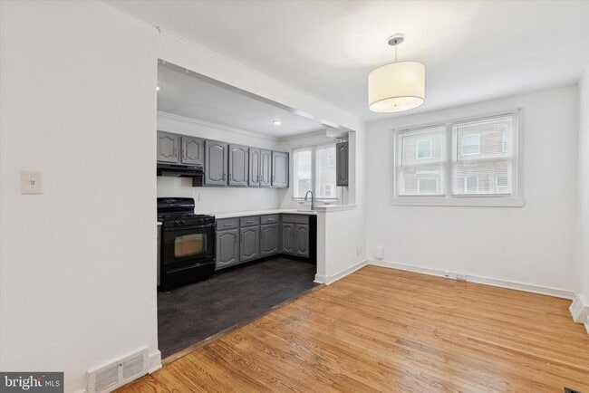 Building Photo - 8604 Bayard St