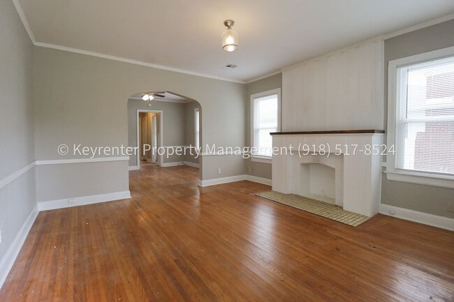 Building Photo - Beautifully Redone 1 Bedroom Duplex! Available for Immediate Move in!