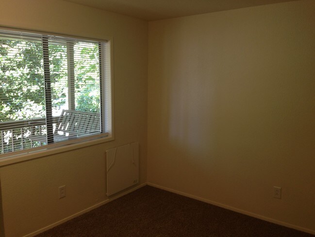 Building Photo - 2535 NE 95th St